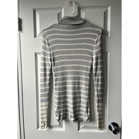 Express Turtle Neck Medium Womens Gray White Stripe Stretch NEW - Picture 4 of 4